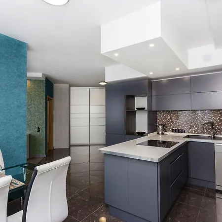 Апартаменти Roomer 13 *